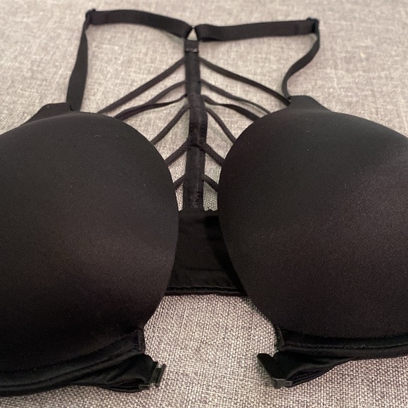 VICTORIAS SECRET VERY SEXY PUSH-UP BRA! - Picture 2 of 5